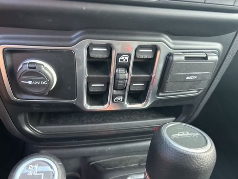 Used 2021 Jeep Gladiator Sport image 41