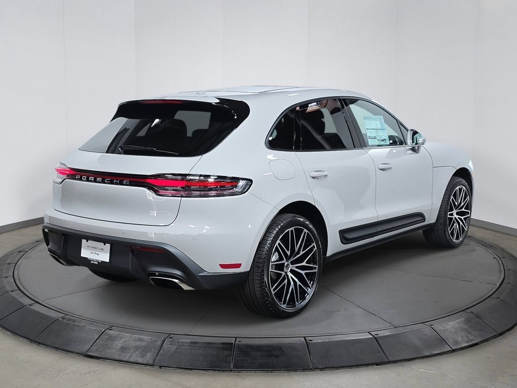 Certified 2026 Porsche Macan AWD/4WD image 7