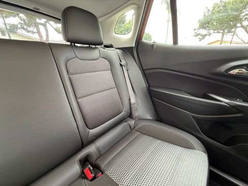 Used 2025 Chevrolet Trax LT image 34