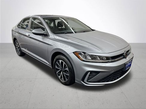 Used 2025 Volkswagen Jetta S image 9