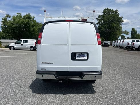 Used 2017 Chevrolet Express 2500 RWD image 8