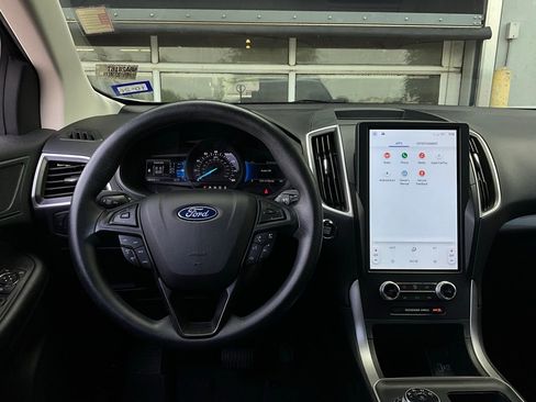 Used 2022 Ford Edge SE w/ Black Appearance Package image 13