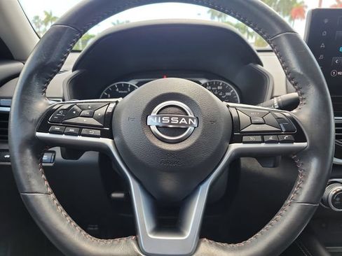 Used 2023 Nissan Altima 2.5 SR w/ SR Premium Package FWD image 32