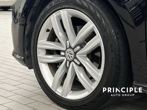 Used 2017 Volkswagen Passat 1.8T SEL Premium FWD image 7
