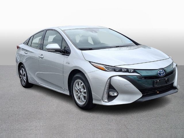 Used 2017 Toyota Prius Prime Advanced w/ Carpet Mat Package FWD image 3