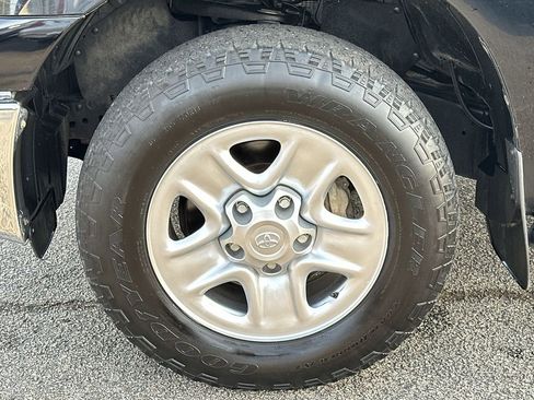 Used 2010 Toyota Tundra 4x4 Double Cab image 10