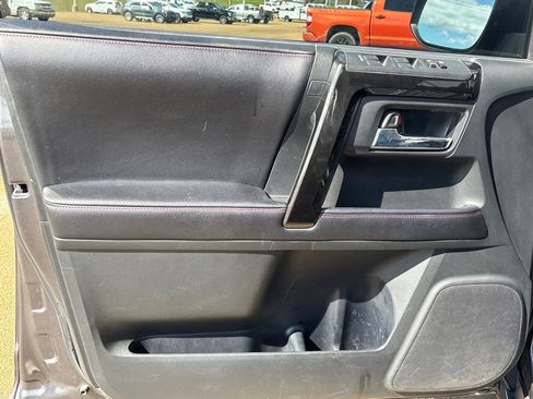 Used 2018 Toyota 4Runner TRD Off-Road Premium image 5