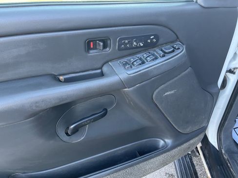 Used 2004 Chevrolet Avalanche Z71 w/ Sun And Sound Package image 10