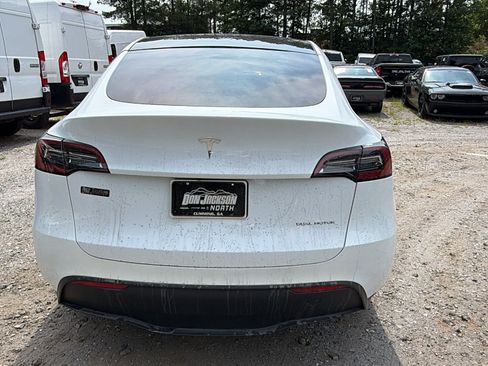 Used 2023 Tesla Model Y AWD image 9