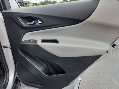 Used 2022 Chevrolet Equinox LS w/ LS Convenience Package image 42