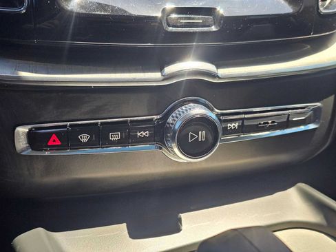 Certified 2025 Volvo XC60 T8 Plus w/ Protection Package Premier AWD/4WD image 32