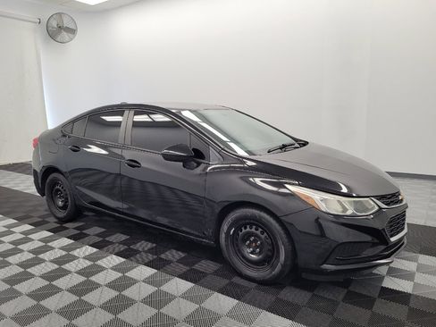 Used 2018 Chevrolet Cruze LS FWD image 11