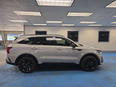 Used 2022 Kia Sorento SX FWD image 2