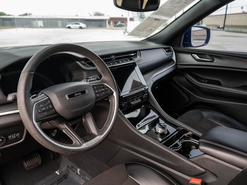 Used 2023 Jeep Grand Cherokee Altitude image 13