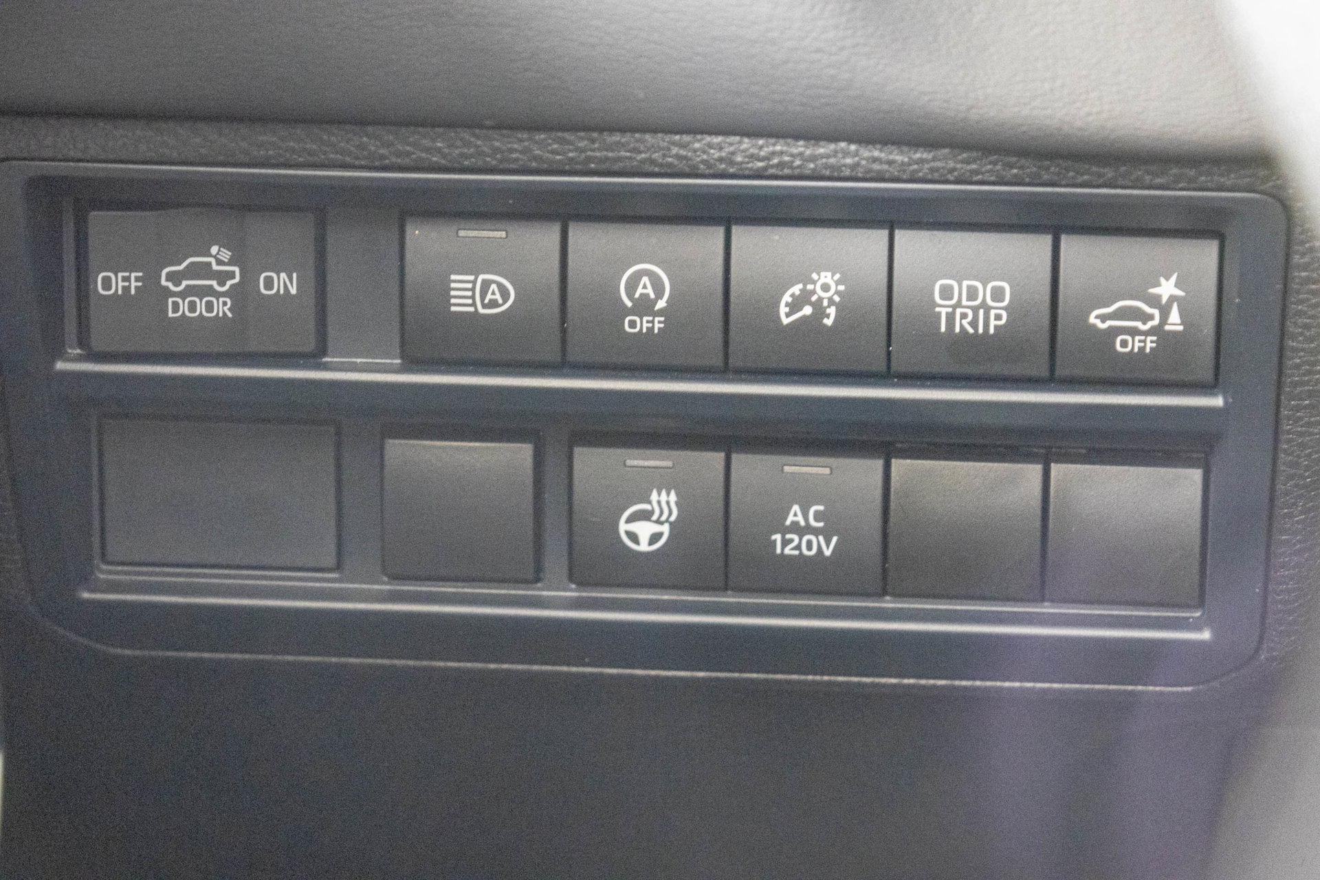 Used 2025 Toyota Tundra Platinum w/ TRD Off-Road Package AWD/4WD image 33