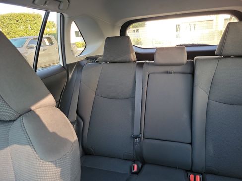 Used 2022 Toyota RAV4 LE image 20