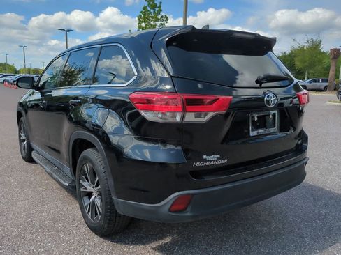 Certified 2019 Toyota Highlander Plus FWD image 4