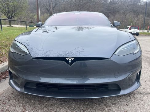 Used 2022 Tesla Model S Plaid image 2