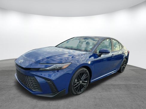 Certified 2025 Toyota Camry SE w/ Convenience Package image 3