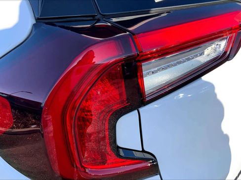 Used 2023 GMC Terrain SLE w/ Driver Convenience Package image 25