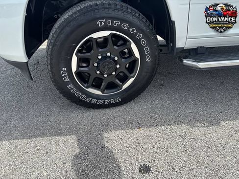 Used 2025 RAM 2500 Laramie AWD/4WD image 26