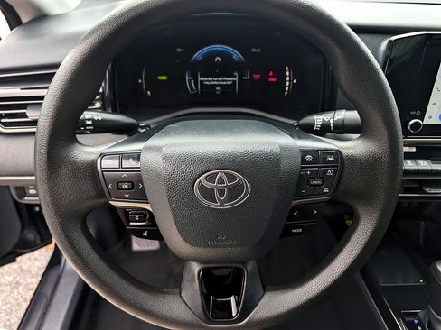 Used 2025 Toyota Camry LE FWD image 18