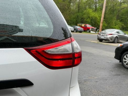 Used 2015 Toyota Sienna L FWD image 37