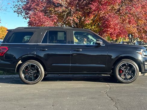 Certified 2023 Ford Expedition Limited image 8