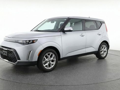 Used 2025 Kia Soul LX w/ LX Technology Package FWD image 3