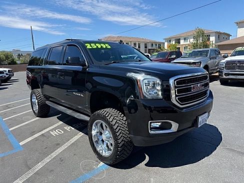 Used 2018 GMC Yukon XL SLT AWD/4WD image 1