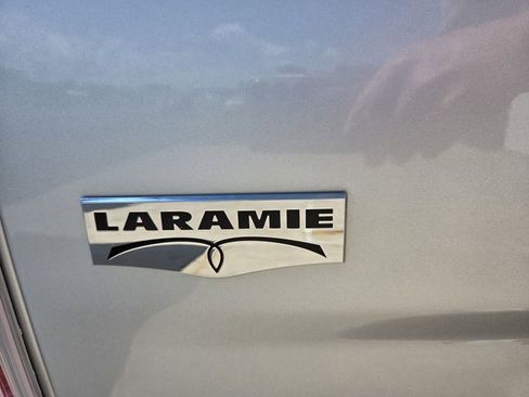 Used 2017 RAM 1500 Laramie w/ Convenience Group AWD/4WD image 43
