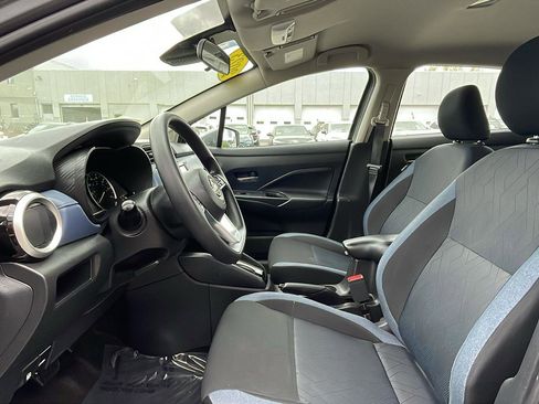 Used 2023 Nissan Versa SV FWD image 23
