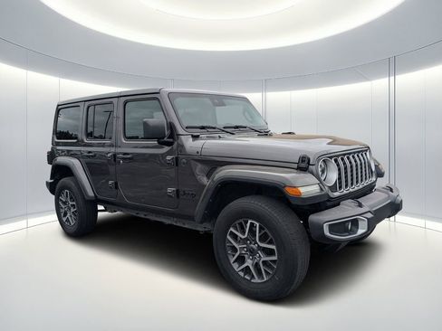 Used 2025 Jeep Wrangler Unlimited Sahara AWD/4WD image 2