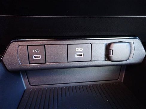 Used 2024 Toyota Prius LE AWD/4WD image 16