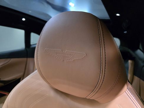 Used 2023 Aston Martin DBX image 5