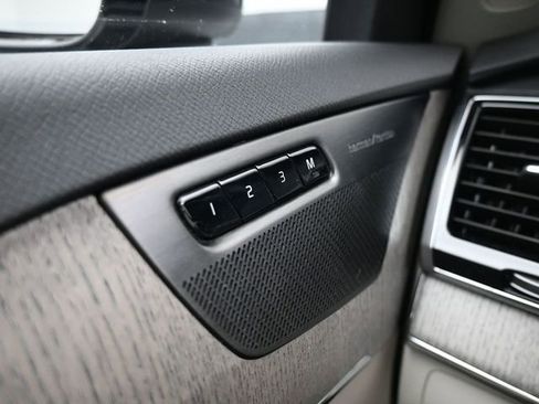 Used 2023 Volvo XC90 T8 Plus image 30