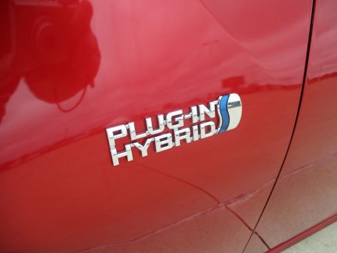Used 2018 Toyota Prius Prime Advanced w/ Carpet Mat Package FWD image 11
