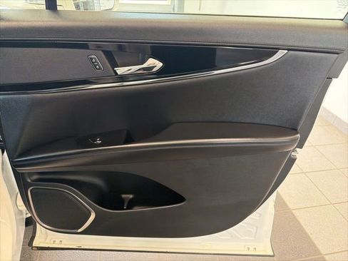 Used 2023 Lincoln Nautilus Reserve image 15