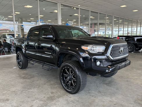 Used 2019 Toyota Tacoma TRD Sport AWD/4WD image 7