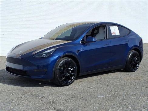 Used 2023 Tesla Model Y Long Range image 1