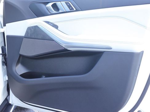 Used 2024 BMW X5 xDrive40i w/ Premium Package image 19