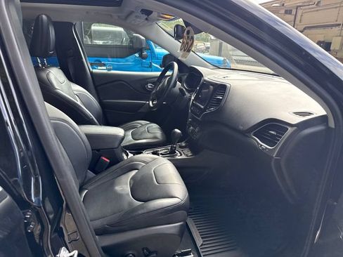 Used 2019 Jeep Cherokee Limited w/ Luxury Group AWD/4WD image 9