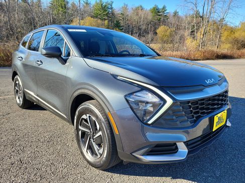 Used 2023 Kia Sportage LX image 3