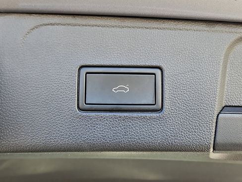 Used 2021 Volkswagen Atlas SE w/ Panoramic Sunroof Package image 7