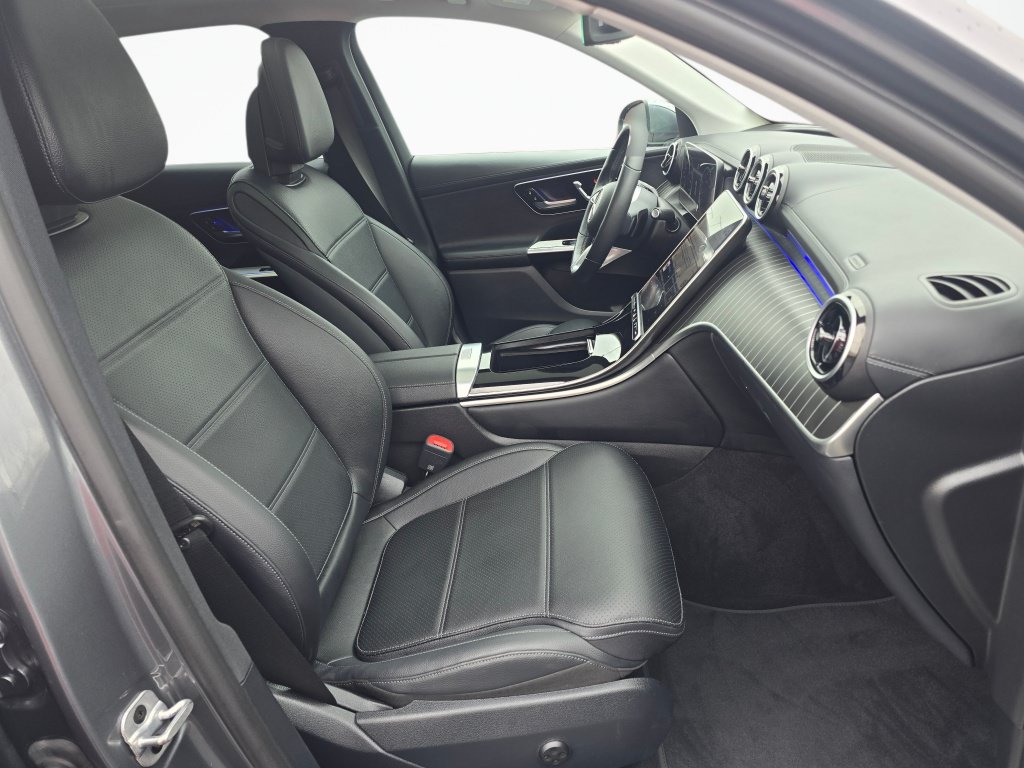 Used 2023 Mercedes-Benz GLC 300 4MATIC w/ Exclusive Trim Package image 27