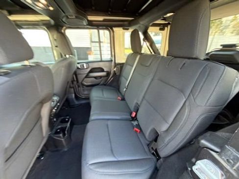 Used 2021 Jeep Wrangler Unlimited Sahara AWD/4WD image 17