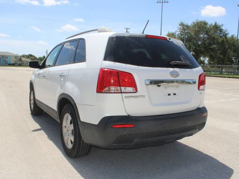 Used 2012 Kia Sorento LX w/ Convenience Pkg FWD image 7
