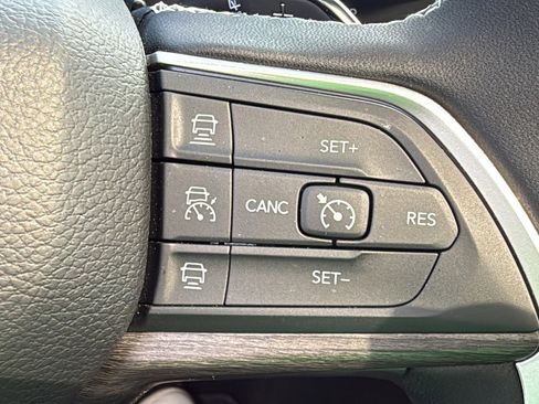 Used 2025 Jeep Grand Cherokee Limited w/ Luxury Tech Group II AWD/4WD image 15