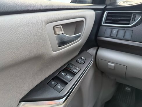 Used 2016 Toyota Camry LE image 19