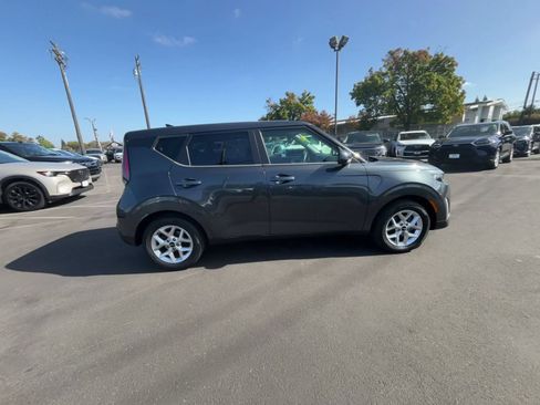 Used 2025 Kia Soul LX w/ LX Technology Package FWD image 15